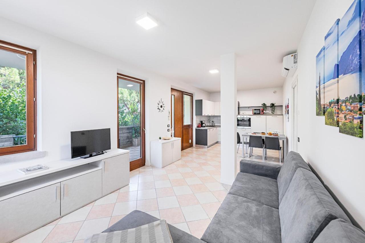 I Ciliegi 1-09 Con Piscina By Wonderful Italy Apartment Desenzano del Garda Ngoại thất bức ảnh